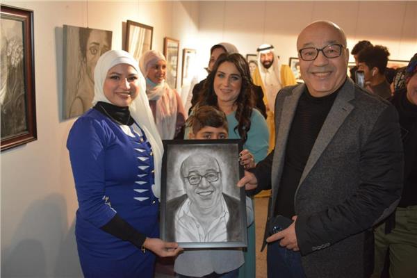الفنان حجاج عبد العظيم يفتتح معرض «فكر اللون» 