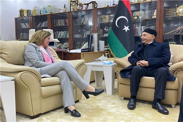 رئيس مجلس النواب الليبي عقيلة صالح والمستشارة الاممية ستيفاني ويليامز