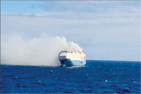  خسائر بالملايين جراء حريق طال إحدى السفن بالأطلسى
