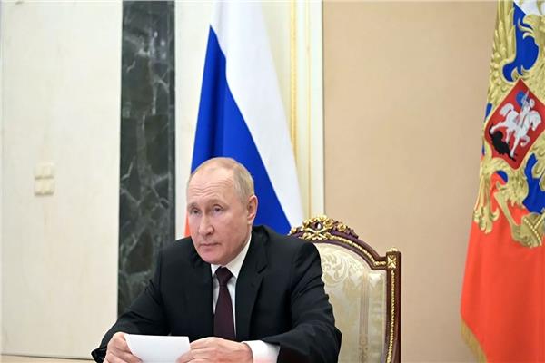 الرئيس الروسي فلاديمير بويتن أثناء توقيع الاتفاقيات 