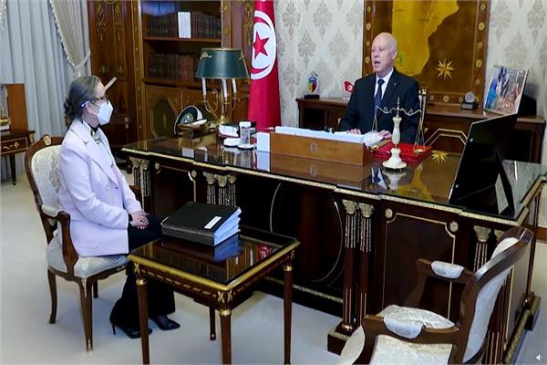  رئيس الجمهورية قيس سعيد خلال اجتماعه برئيسة الحكومة السيدة نجلاء بودن رمضان