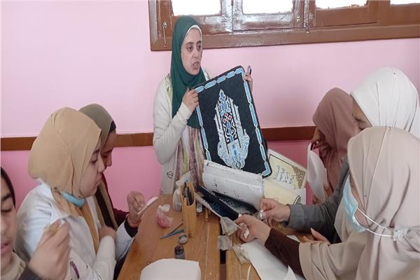 تمكين الفتيات ثقافيا وفنيا بقصر ثقافة أحمد بهاء الدين للطفل 