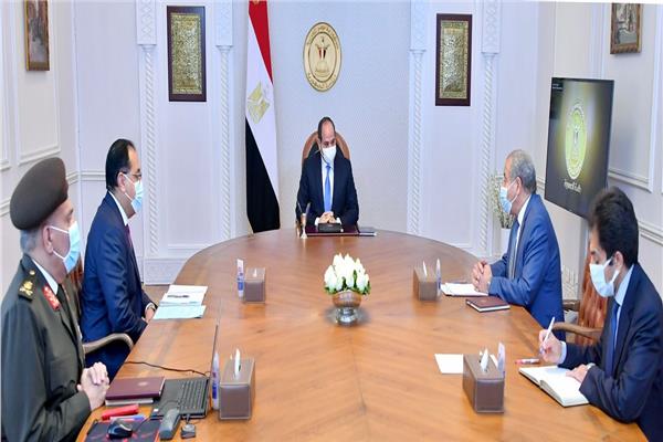 الرئيس السيسي خلال اجتماعه مع رئيس الوزراء ووزير التموين