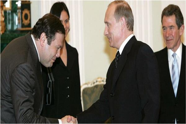 الملياردير ميخائيل فريدمان مع الرئيس الروسي فلاديمير بوتين