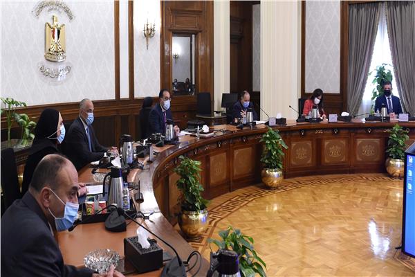 رئيس الوزراء يستعرض ملامح خطة تطوير مجمع الألومنيوم في نجع حمادي