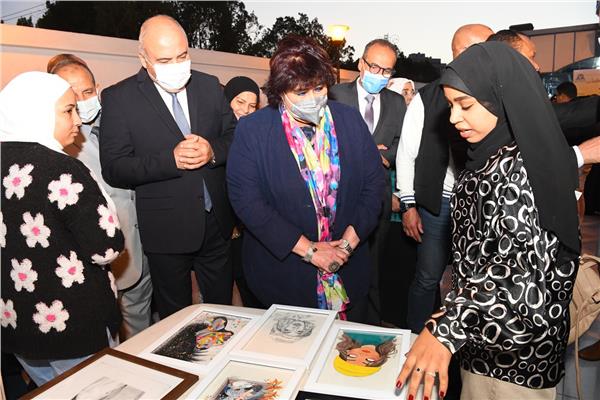  وزيرة الثقافة ومحافظ قنا يفتتحان النسخة الرابعة من معرض الكتاب