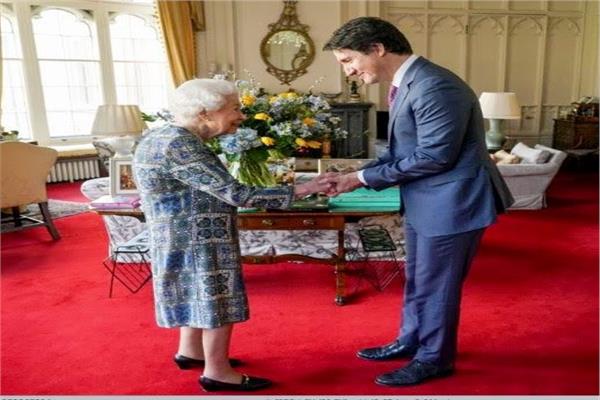 ملكة بريطانيا إليزابيث الثانية ورئيس وزراء كندا جاستن ترودو