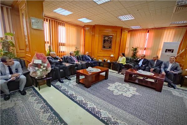 "رئيس جامعة المنيا" يستقبل وفد وزارة الاتصالات