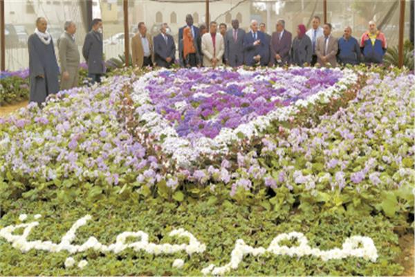 وزير الرى والموارد المائية مع الوزير السودانى يفتتحان معرض «زهور الربيع» 