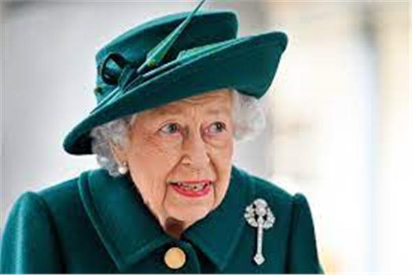 الملكة إليزابيث تعجز عن الحركة في قصرها