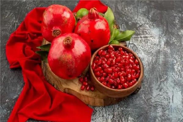 To get rid of the burning sensation of the stomach. Eat pomegranate in the winter