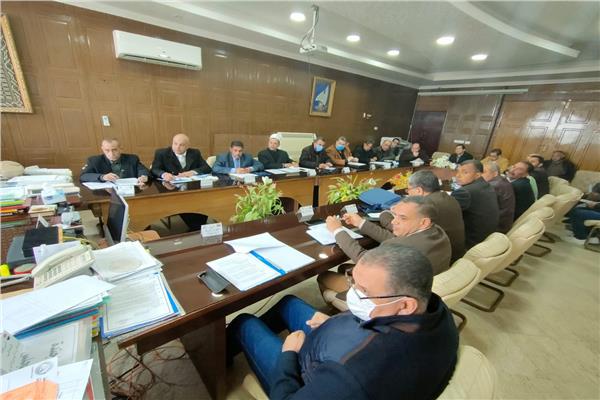 محافظ شمال سيناء يترأس لجنة توزبع التجمعات التنموية بوسط سيناء