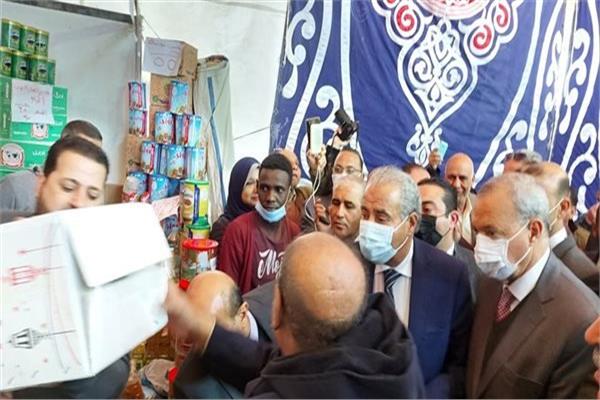 وزير التموين ومحافظ القليوبية يفتتحان «معرض أهلاً رمضان» بشبرا الخيمة