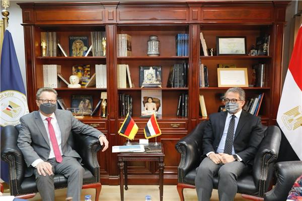  وزير السياحة والآثار يستقبل سفير دولة ألمانيا بالقاهرة 