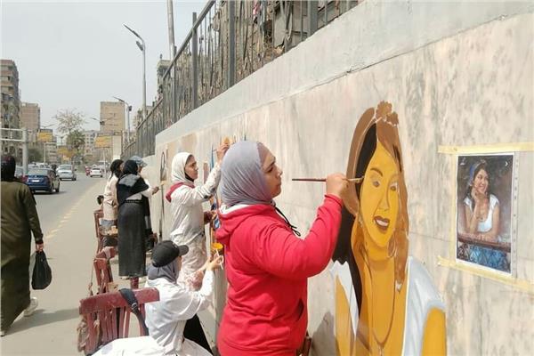طالبات مدرسة ناصر الصناعية بشبرا يرسمون جدران نفق الشهيد أحمد بدوي