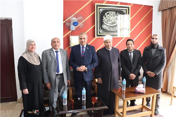 رئيس جامعة الأزهر ومحافظ بورسعيد يشيدون بجهود الرئيس السيسي نحو البناء والتعمير     