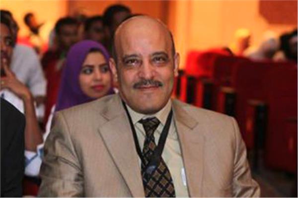 الدكتور أيمن محمود عثمان رئيس جامعة أسوان
