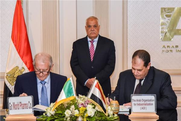 رئيس الهيئة العربية للتصنيع خلال يشهد مراسم توقيع الاتفاقية