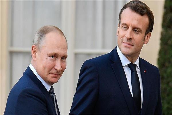 الرئيسين الفرنسي إيمانويل ماكرون والروسي غلاديمير بوتين