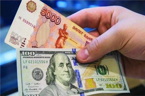 الدولار ينخفض في بورصة روسيا
