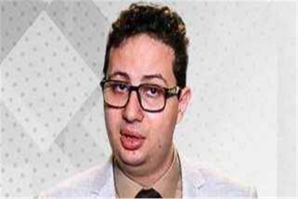 أحمد أبو النصر الشهير بـ «طبيب الكركمين» 