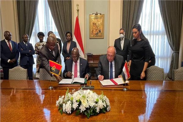 وزير الخارجية ونظيره الانجولي يوقعا اتفاقية للاعفاء مم التاشيرات المتبادلة 