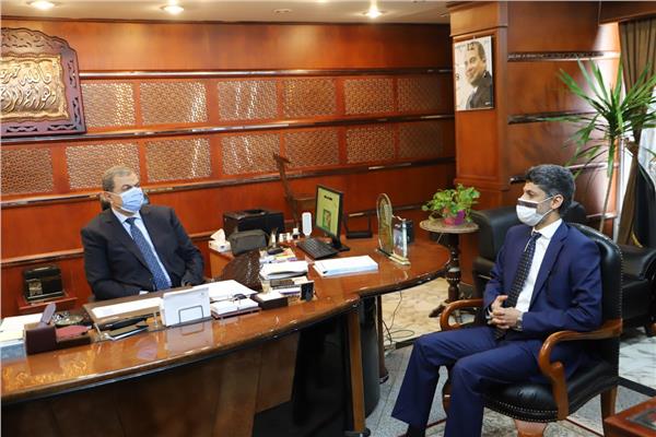  وزير القوى العاملة يلتقي القنصل السعودي لبحث سبل التعاون لسفر العمالة المصرية لموسمي رمضان والحج.