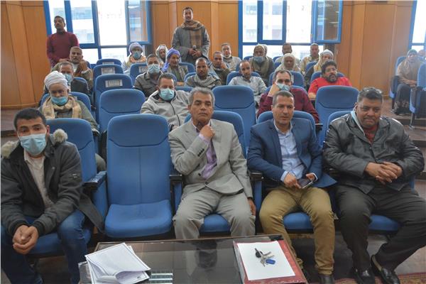 محافظ المنيا يسلم 84 عقد زراعة ومباني لتقنين أوضاع أراضي أملاك الدولة