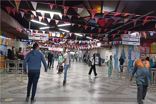 مترو الأنفاق تزين محطة مترو الشهداء لاستقبال رمضان