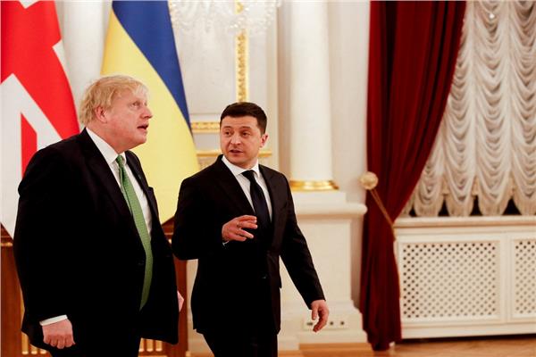  الرئيس الأوكراني فولوديمير زيلينسكي ورئيس الوزراء البريطاني بوريس جونسون