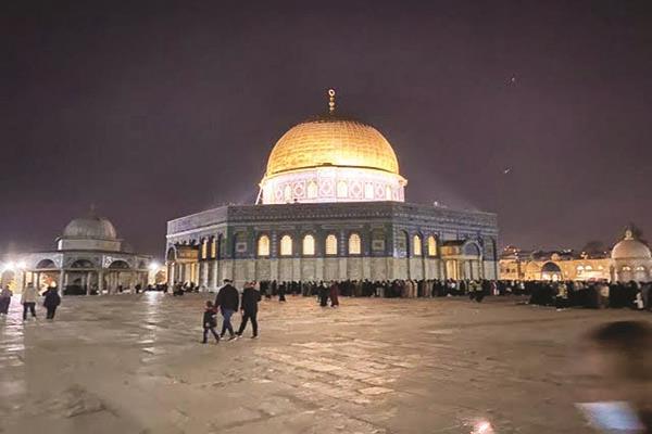 المقدسيون ينشرون نسائم رمضان حول القدس