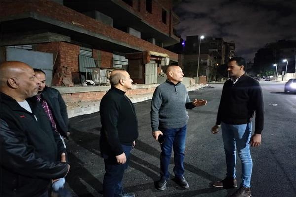 نائب محافظ القاهرة خلال تفقده أعمال تطوير شارع أنور المفتي