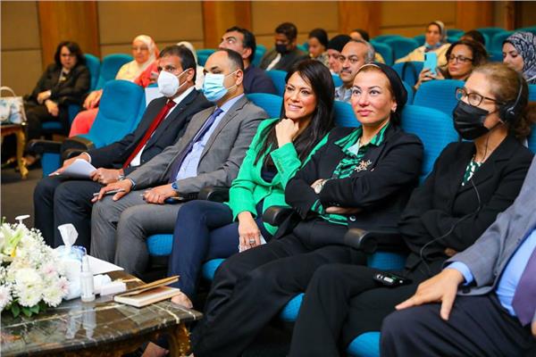 الدكتورة ياسمين فؤاد وزيرة البيئة والدكتورة رانيا المشاط