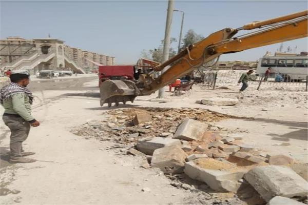  رفع ٤٠٠ طن مخلفات ردتش من مدخل منطقة شق الثعبان