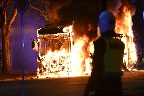 إحراق مدرسة خلال احتجاجات فى السويد 