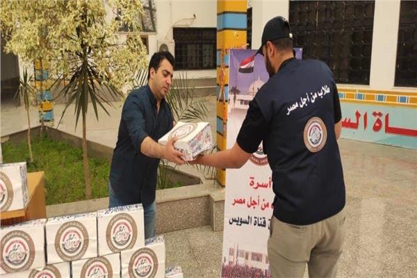  طلاب من أجل مصريشاركون في توزيع المساعدات الرمضانية 