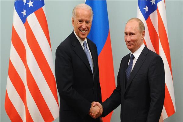 الرئيس الأمريكي جو بايدن ونظيره الروسي 