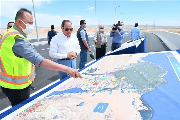 الرئيس السيسي يستمع لشرح عن أعمال تطوير طريق القاهرة/ السويس