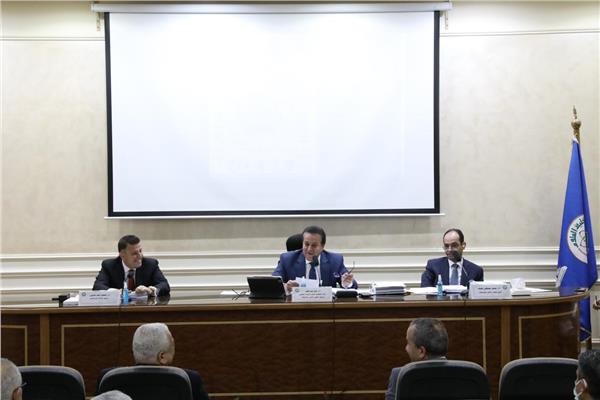 وزير التعليم العالي يرأس اجتماع المجلس الأعلى للجامعات بجامعة عين شمس