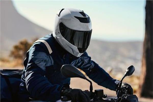 تحرير 2037 مخالفات لقائدي الدراجات النارية لعدم ارتداء «الخوذة»