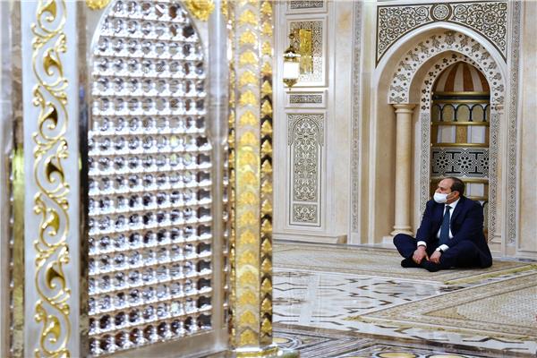 الرئيس عبدالفتاح السيسي، داخل مسجد الحسين