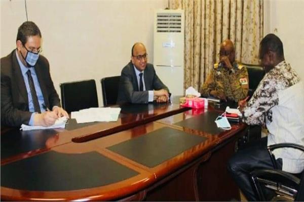 السفير المصري  في واجادوجو يلتقي وزير إدارة الأراضي واللامركزية والأمن البوركيني