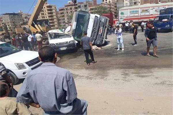 إصابة ٣ في انقلاب سيارة ملاكي مدخل قرية دهشور ابو النمرس
