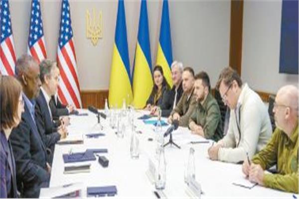 اجتماع فى كييف بين وزير الدفاع الأمريكى ورئيس أوكرانيا ومسئولين من الجانبين