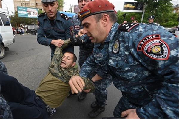 الشرطة الأرمينية تعتقل حوالي 170 متظاهرا في يريفان