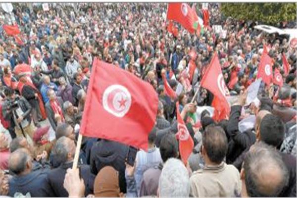  مظاهرات فى تونس مؤيدة للرئيس وتدعو لمحاسبة الأحزاب السياسية 