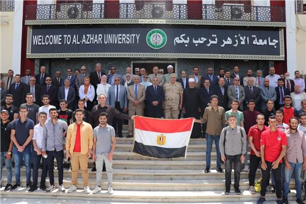 جانب من وقفة جامعة الازهر للتنديد بالعمل الإرهابي الخسيس الذي وقع بالأمس على أرض سيناء