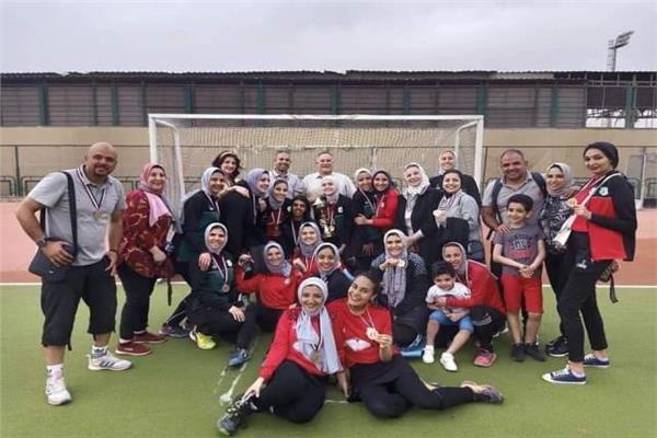   محافظ الشرقية يهنئ لاعبات فريق هوكي  ببطولة كأس مصر  