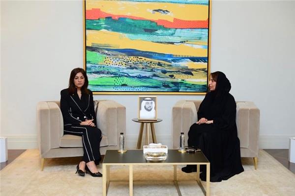  وزيرة الهجرة تعزي سفيرة الإمارات بالقاهرة في وفاة "خليفة بن زايد"