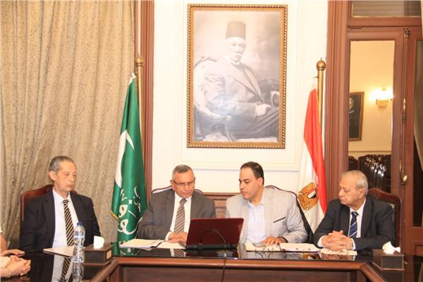 الدكتور عبد السند يمامة رئيس حزب الوفد خلال الاجتماع